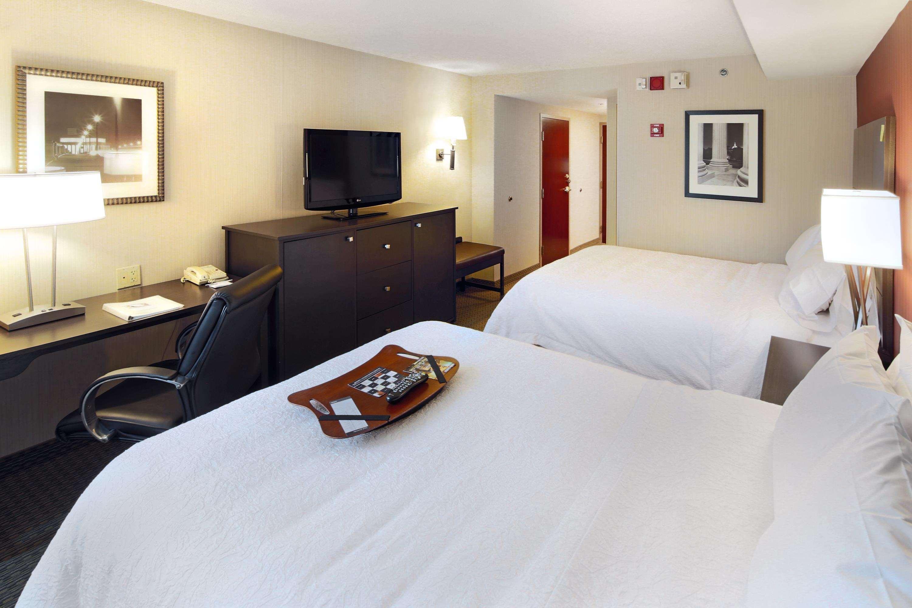 Hampton Inn & Suites Arlington Crystal City Dca Esterno foto